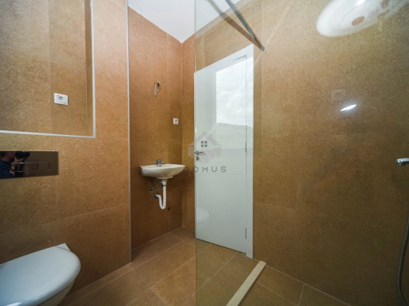 Dvosoban stan 64 m² + parking, Tološi – Podgorica
