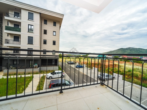 Dvosoban stan 64 m² + parking, Tološi – Podgorica