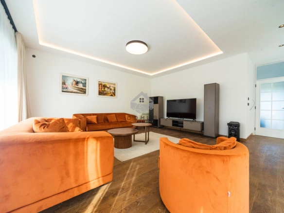 Porodična kuća 225 m² na placu 571 m², Gornja Gorica – Podgorica