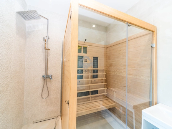 Porodična kuća 225 m² na placu 571 m², Gornja Gorica – Podgorica