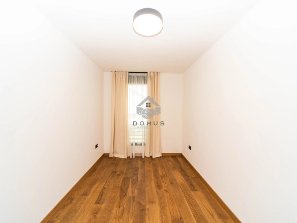Porodična kuća 225 m² na placu 571 m², Gornja Gorica – Podgorica