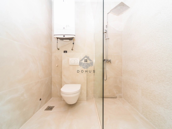 Porodična kuća 225 m² na placu 571 m², Gornja Gorica – Podgorica