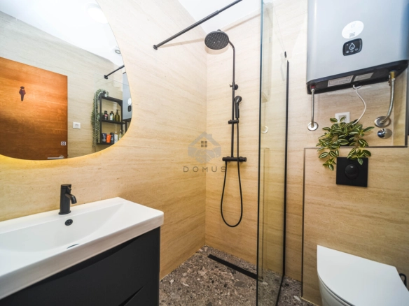 Trosoban luksuzan stan 82 m², Vezirov Most – Podgorica