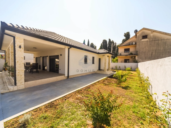 Prizemna kuća 100 m² na placu 500 m², Tološi – Podgorica