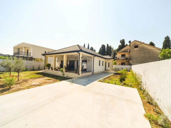 Prizemna kuća 100 m² na placu 500 m², Tološi – Podgorica