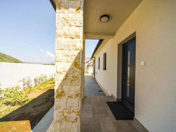 Prizemna kuća 100 m² na placu 500 m², Tološi – Podgorica