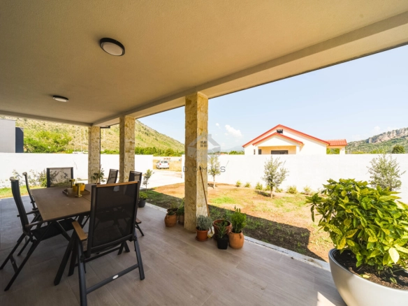 Prizemna kuća 100 m² na placu 500 m², Tološi – Podgorica