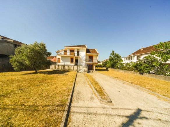 Porodična kuća 350 m² na placu 1.100 m², Karabuško Polje – Tuzi