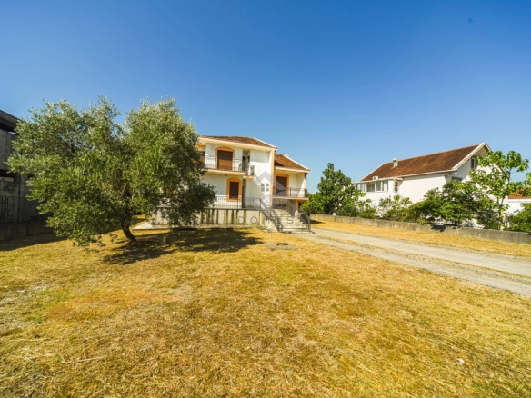 Porodična kuća 350 m² na placu 1.100 m², Karabuško Polje – Tuzi