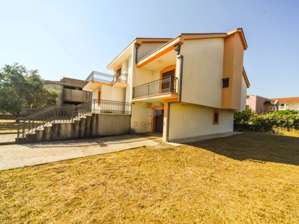 Porodična kuća 350 m² na placu 1.100 m², Karabuško Polje – Tuzi
