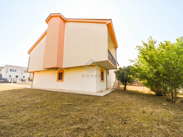 Porodična kuća 350 m² na placu 1.100 m², Karabuško Polje – Tuzi