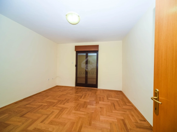 Porodična kuća 350 m² na placu 1.100 m², Karabuško Polje – Tuzi