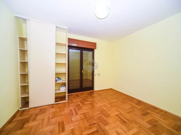 Porodična kuća 350 m² na placu 1.100 m², Karabuško Polje – Tuzi