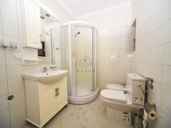 Porodična kuća 350 m² na placu 1.100 m², Karabuško Polje – Tuzi