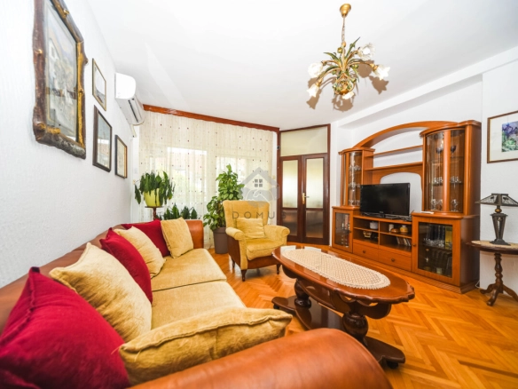 Dvosoban stan 80 m² + ostava 3 m²