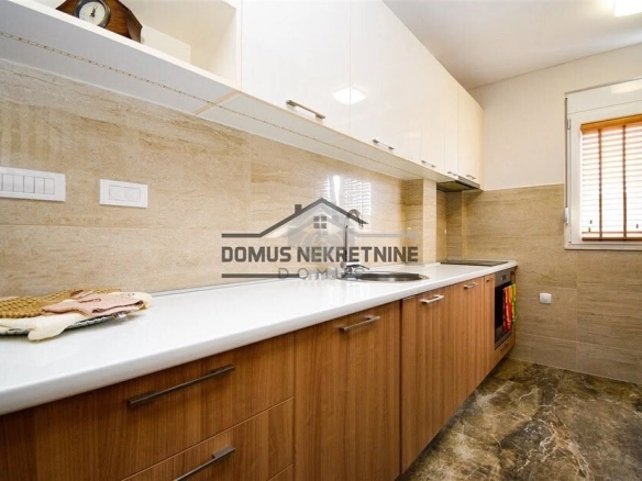 Trosoban namješten stan 82 m², Blok V – Podgorica