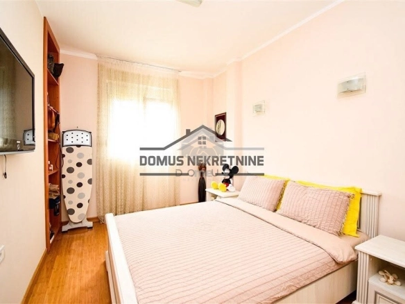 Trosoban namješten stan 82 m², Blok V – Podgorica