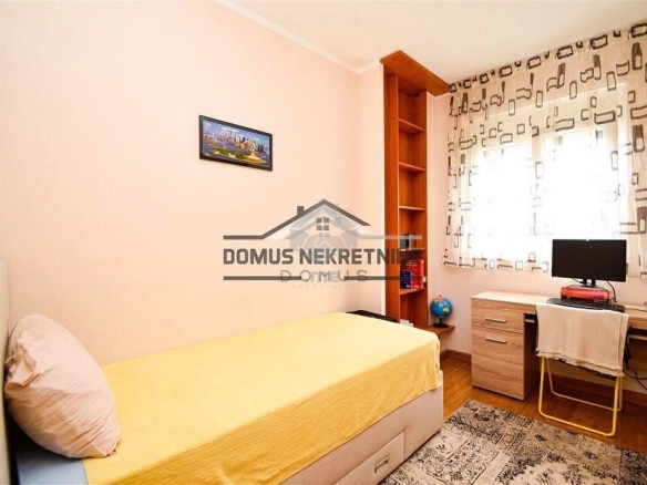 Trosoban namješten stan 82 m², Blok V – Podgorica
