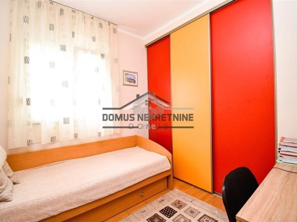 Trosoban namješten stan 82 m², Blok V – Podgorica