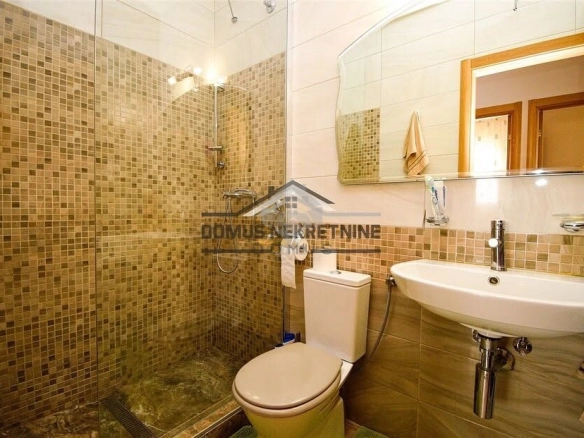 Trosoban namješten stan 82 m², Blok V – Podgorica