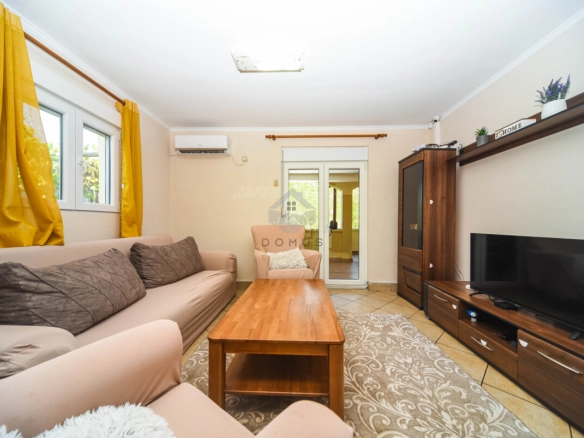 Porodična kuća 102 m² na placu 700 m², Dajbabe – Podgorica