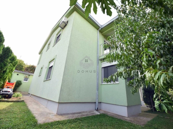 Porodična kuća 175 m² na placu 511 m², Rogami – Podgorica
