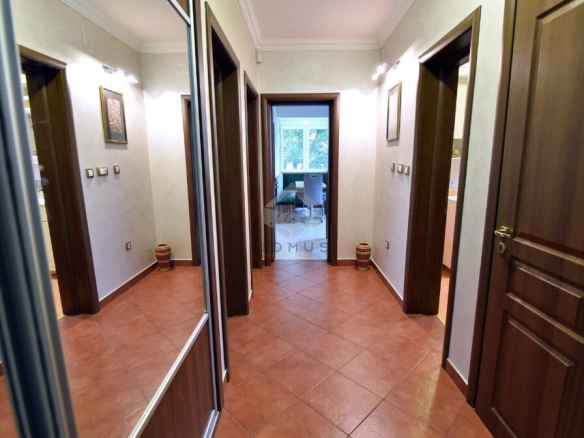 Porodična kuća 175 m² na placu 511 m², Rogami – Podgorica