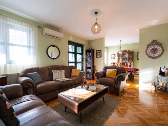 Trosoban namješten stan 101 m², Cvijetin brijeg – Podgorica