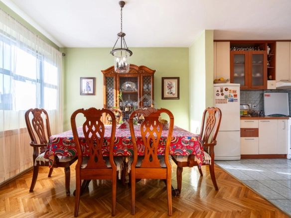 Trosoban namješten stan 101 m², Cvijetin brijeg – Podgorica