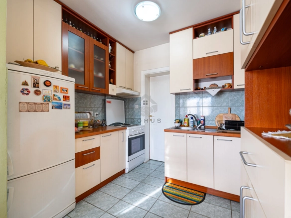 Trosoban namješten stan 101 m², Cvijetin brijeg – Podgorica