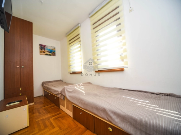 Dvosoban namješten stan 56 m², Tuški Put – Podgorica