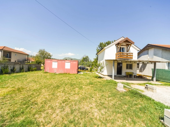 Porodična kuća 50 m² na placu 500 m², Donja Gorica – Podgorica