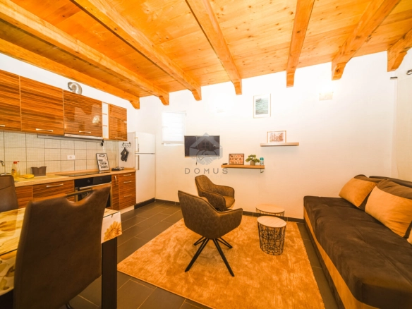 Porodična kuća 50 m² na placu 500 m², Donja Gorica – Podgorica