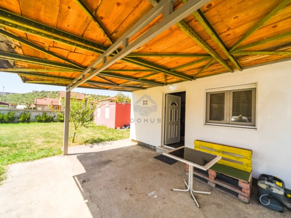 Porodična kuća 50 m² na placu 500 m², Donja Gorica – Podgorica