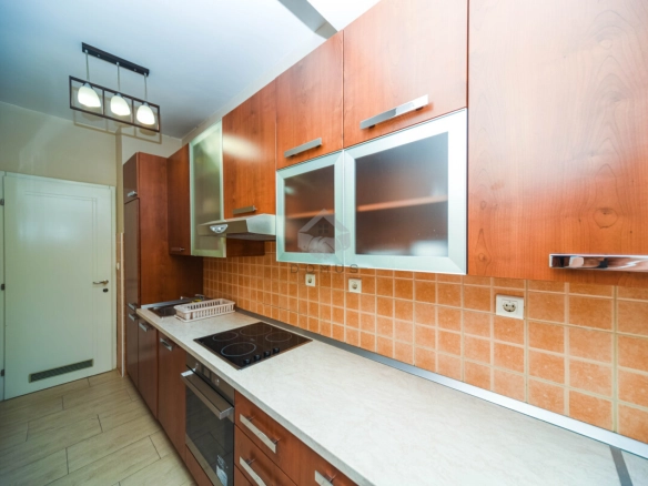 Trosoban stan 95 m² + parking, Preko Morače – Podgorica