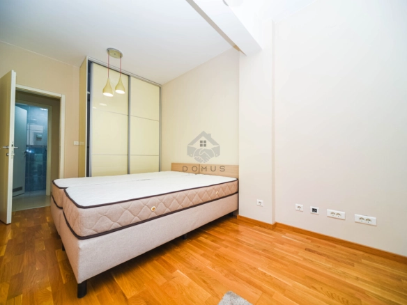 Trosoban stan 95 m² + parking, Preko Morače – Podgorica