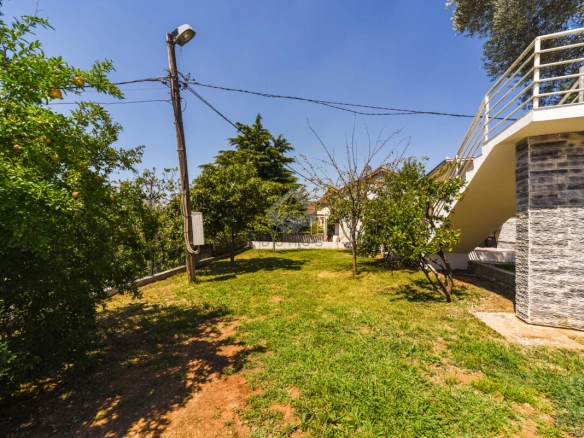 Porodična kuća 100 m² na placu 500 m², Gorica – Podgorica