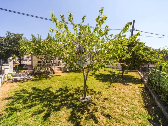 Porodična kuća 100 m² na placu 500 m², Gorica – Podgorica