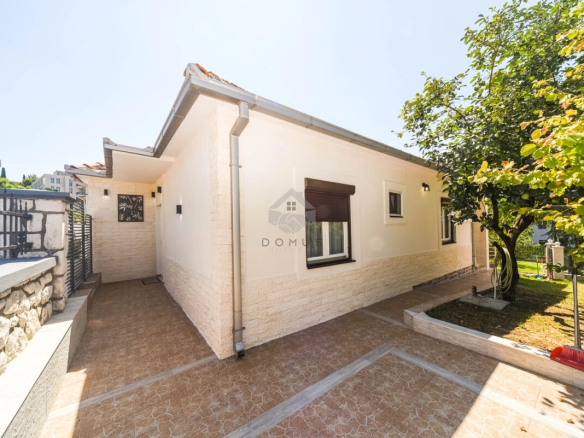 Porodična kuća 100 m² na placu 500 m², Gorica – Podgorica