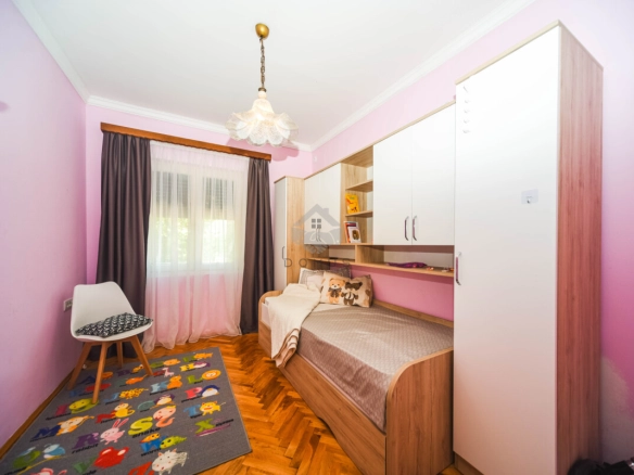 Porodična kuća 100 m² na placu 500 m², Gorica – Podgorica