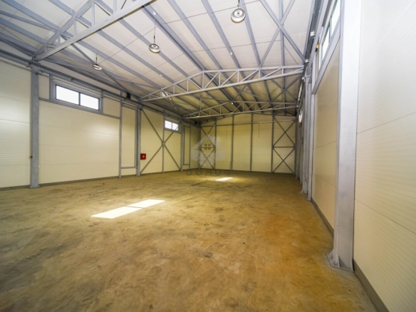 Magacin 525 m² na placu 1.100 m², Donja Gorica – Podgorica