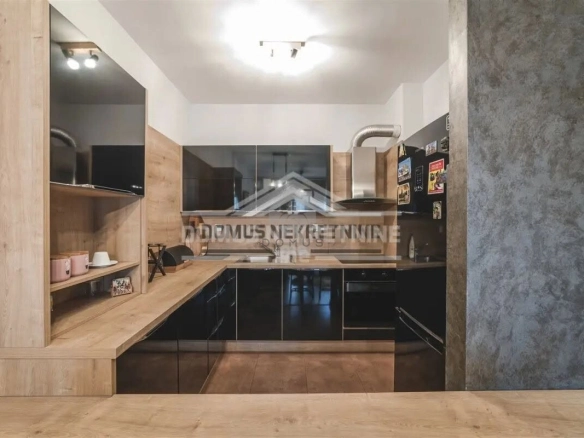 Jednosoban stan 51 m² + 2 garaže, Zagorič – Podgorica