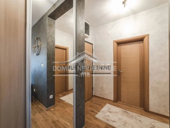 Jednosoban stan 51 m² + 2 garaže, Zagorič – Podgorica