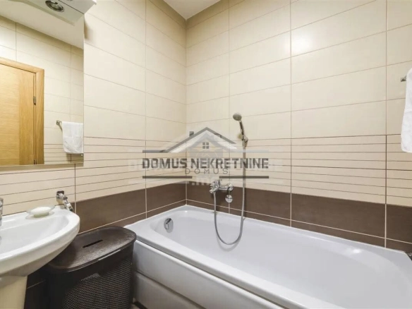 Jednosoban stan 51 m² + 2 garaže, Zagorič – Podgorica