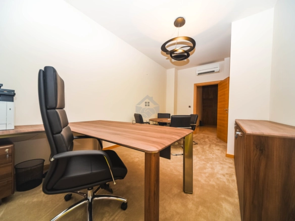 Luksuzno opremljena kancelarija 103m² + 2 garaže – Atlas Capital – Podgorica