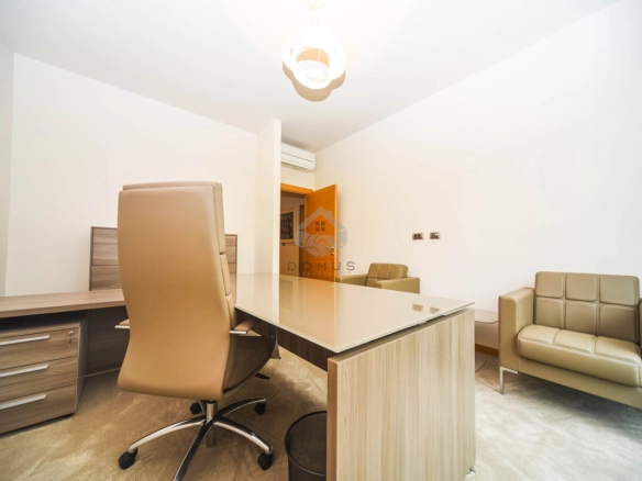 Luksuzno opremljena kancelarija 103m² + 2 garaže – Atlas Capital – Podgorica