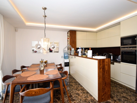 Porodična kuća 220 m² na placu 850 m², Gornja Gorica – Podgorica