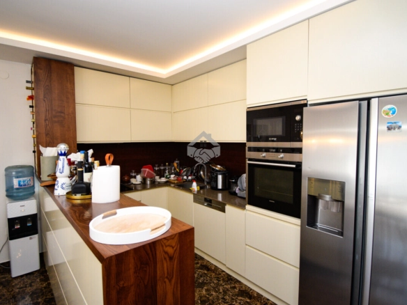 Porodična kuća 220 m² na placu 850 m², Gornja Gorica – Podgorica