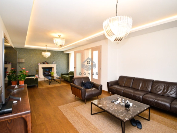 Porodična kuća 220 m² na placu 850 m², Gornja Gorica – Podgorica