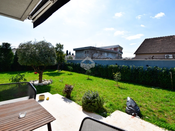 Porodična kuća 220 m² na placu 850 m², Gornja Gorica – Podgorica